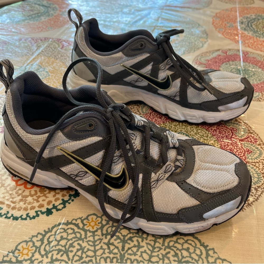 Men’s Nike Alvord 7 Series Gray and Black Running Shoes